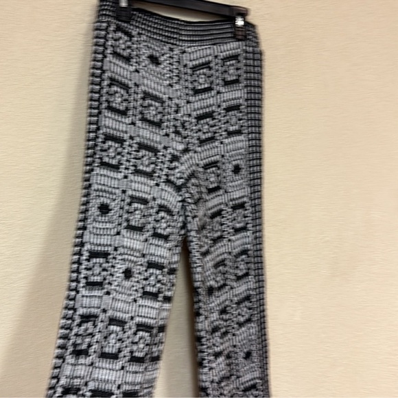 Anthropologie Cecilia Prado womans boho Abstract
Knit Wide Leg Pants Size CD - Picture 14 of 14
